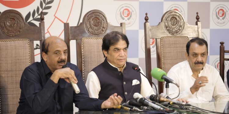 حکومتی اقدامات کی بدولت ملکی معیشت ترقی کی جانب گامزن  اور مہنگائی و پالیسی ریٹ میں نمایاں کمی آ ئی ہے،ریلوے کی بہتری اور شفافیت اولین ترجیح ہے، محمد حنیف عباسی