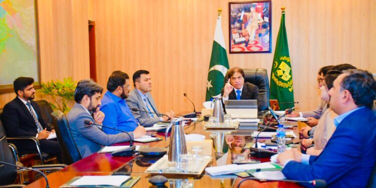 وفاقی وزیر ریلوے محمد حنیف عباسی کی زیرِ صدارت اہم اجلاس ، ریلوے کے مختلف انتظامی، آپریشنل اور فنی امور کا تفصیلی جائزہ لیا گیا