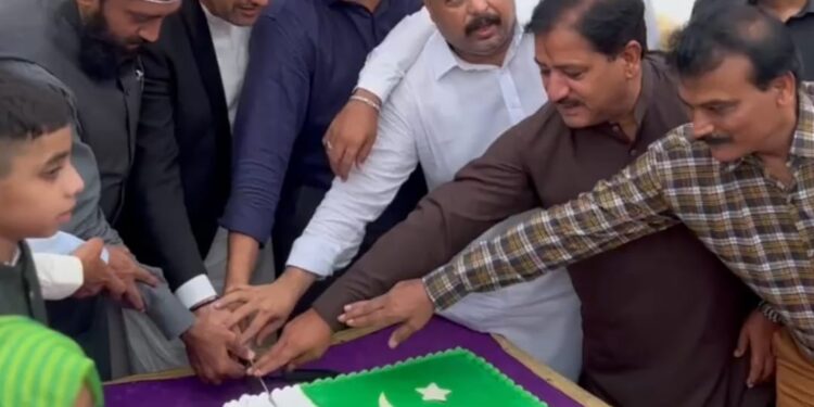 پاکستان پیپلز پارٹی کے امان اللہ مسعود،اور رزاق باجوہ کی جشن آزادی کی تقریب میں شرکت