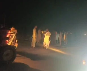 جلالپور پیروالا میں انتہائی اونچے درجے کا سیلاب، بند ٹوٹ گئے، درجنوں بستیاں زیر آب، شہر میں ایمرجنسی نافذ شہریوں کے انخلا کی کوششیں تیز