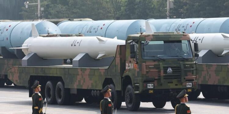 چین کی فوجی پریڈ میں پہلی بار اپنے سہ جہتی جوہری نظام کی رونمائی