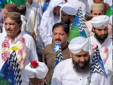 پاکستان پیپلز پارٹی کے رہنما رزاق باجوا ظفر جھنڈیر فرحان شاہ اور دیگر کی 1500 ویں جشن عید ملاد النبی کے جلوسوں میں شرکت