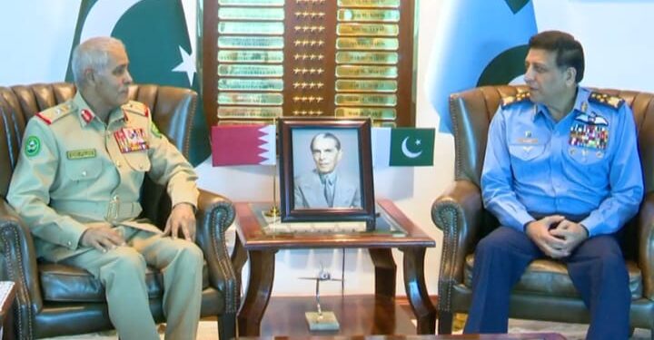 پاک فضائیہ کے سربراہ ائیر چیف مارشل ظہیر احمد بابر سدھو سے بحرین ڈیفنس فورس کے چیف آف سٹاف لیفٹیننٹ جنرل تھیاب صقر عبداللہ النعیمی کی ملاقات