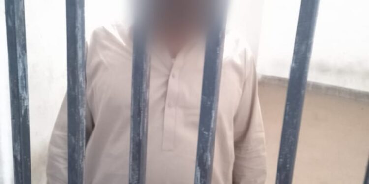 گوالمنڈی میں غنڈہ گردی کا لرزہ خیز واقعہ:دودھ میں ملاوٹ کی شکایت کرنے پر شہری کو برہنہ کر تشدد ۔