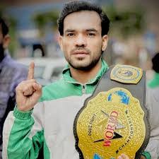 اسرائیلی حریف کو پرو فائٹ میں شکست دینے والے کک باکسرآغا کلیم کاکراچی ایئرپورٹ پر پرتپاک استقبال