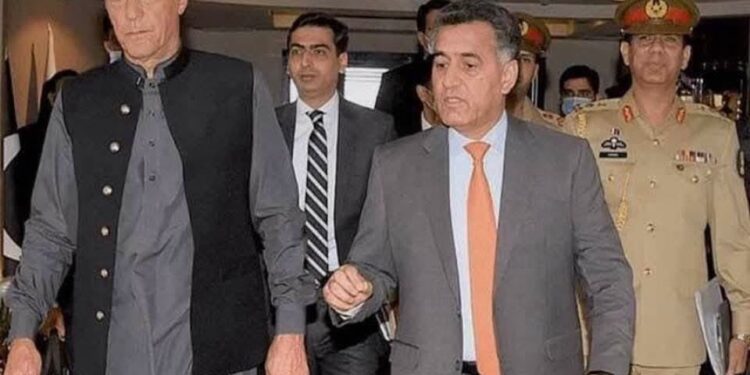 “آئی ايس آئی کے سابق سربراہ ليفٹنٹ جنرل فيض حميد کا کوٹ مارشل ، ان سے منسوب “ظلم کی داستانيں” اور فوج کا کڑا احتسابی نظام ” بھٹو دور کی ايف ايس ايف کے سربراہ مسعود محمود اور جنرل ريٹائرڈ فيض حميد ميں کيا قدر مشترک ہے ؟