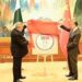 نائب وزیرِ اعظم اسحاق ڈار کاچینی وزیرِ خارجہ کے ہمراہ خصوصی تصویری نمائش کا مشاہدہ
