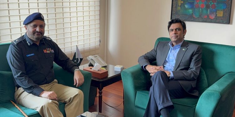 چیف سیکریٹری سندھ آصف حیدر شاہ سے نو تعینات آئی جی سندھ جاوید عالم اوڈھو کی ملاقات