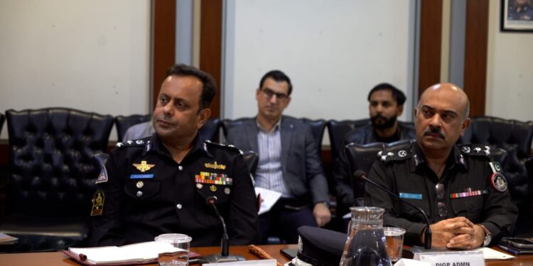 ایڈیشنل آئی جی کراچی آزاد خان کی زیر صدارت کراچی پولیس آفس میں تعارفی اجلاس