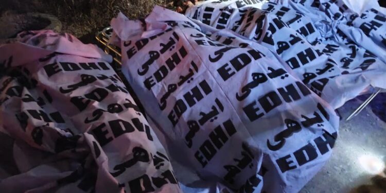 کراچی: مین ہول سے ملنے والی لاشوں کی شناخت ہوگئی، ماں اور 3 بچوں کی لاشیں ہیں، پولیس