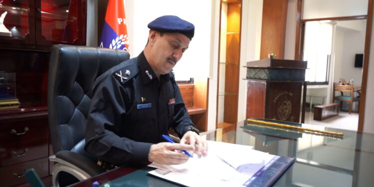 کراچی:ایڈیشنل آئی جی آزاد خان نے باضابطہ طور پر بطور ایڈیشنل آئی جی کے عہدے کا چارج سنبھال لیا