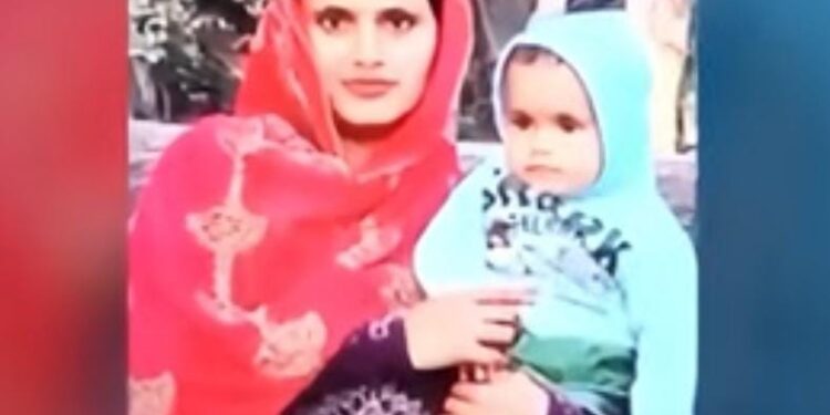 لاہور: داتا دربار سیوریج لائن میں گرنے والی خاتون کی لاش مل گئی، بچی کی تلاش جاری