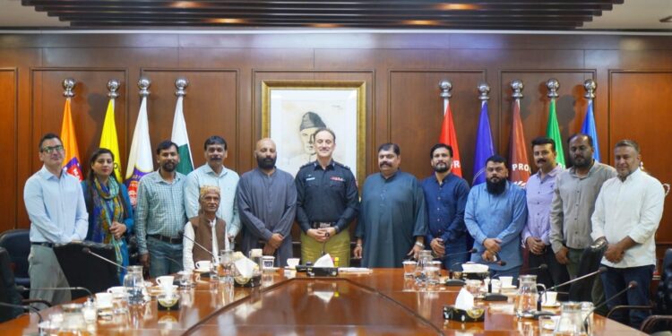 دلیر بہادر اور پیاری شخصیت  ایڈیشنل آئی جی کراچی آزاد خان