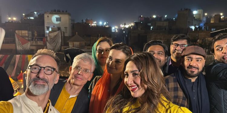 لاہور:بسنت کے رنگا رنگ موقع پر سینئر صوبائی وزیر مریم اورنگزیب کی میزبانی میں امریکی اور برطانوی سفارتی وفود نے لاہور میں ثقافتی سرگرمیوں میں بھرپور شرکت