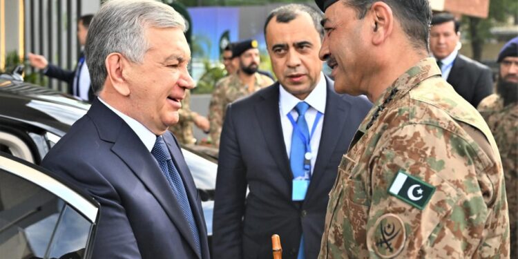 ازبک صدر شوکت مرزیوئیف کا  سینئر وزراء کے ہمراہ  گلوبل انڈسٹریل اینڈ ڈیفنس سلوشنز کا سرکاری دورہ۔ فیلڈ مارشل سید عاصم منیراور دیگر کا  نےمعزز صدر اور وفد کا پرتپاک استقبال