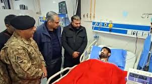وفاقی وزیر داخلہ محسن نقوی، وزیراعلی بلوچستان سرفراز بگٹی اور کور کمانڈر بلوچستان کی سی ایم ایچ کوئٹہ آمد، زخمی پولیس اہلکاروں کی عیادت کی