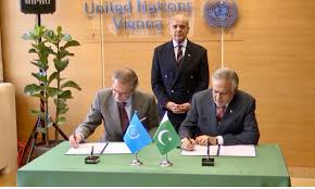 نائب وزیراعظم محمد اسحاق ڈار نے ”انسٹی ٹیوٹ آف نیوکلیئر میڈیسن اینڈ آنکولوجی لاہور اور آئی اے ای اے کے درمیان تعاون کے مرکز کے معاہدے پر دستخط کیے