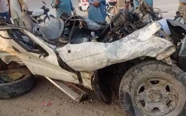 کراچی: ایم 9 موٹروے حادثہ، ہلاکتوں کی تعداد 14 ہوگئی، 12 کا تعلق ایک ہی خاندان سے تھا