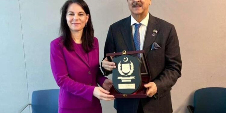 چیئرمین سینیٹ کی قیادت میں پاکستانی پارلیمانی وفد کی صدراقوام متحدہ جنرل اسمبلی سے ملاقات