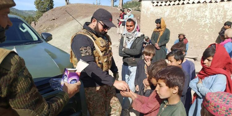 جنوبی وزیرستان کے علاقے واغدلائی میں  فرنٹیئر کور ساؤتھ کے مقامی یونٹ نے ماہِ رمضان کے دوران مستحق خاندانوں میں امدادی پیکجز تقسیم