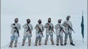 برفانی محاذوں سے عزم کی گونج، یومِ پاکستان پر پاک فوج کے جوانوں کا پرعزم پیغام