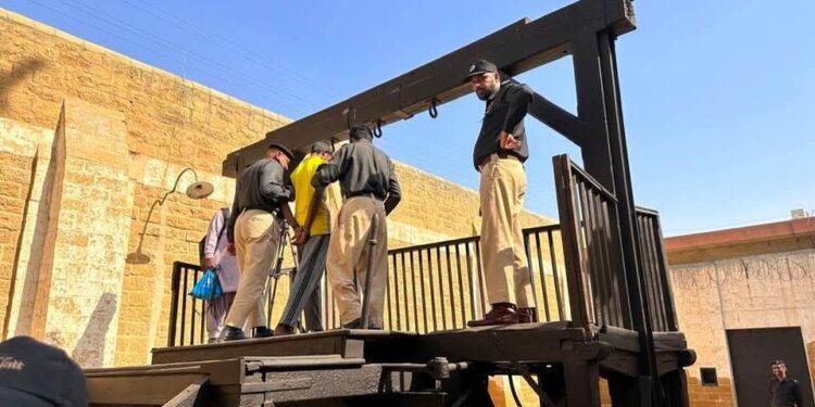 کراچی سينٹرل جيل ، پھانسی کا منظر ”  "طيارہ ہائی جيکنگ ميں سزائے موت صرف ناصر بلوچ کو کيوں ہوئی "؟؟؟؟