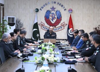 کراچی:آئی جی سندھ جاوید عالم اوڈھو کی زیرِ صدارت اے پلس کیٹیگری کے منشیات اور گٹکا ماوا مافیا کے خلاف جاری پولیس اقدامات سے متعلق جائزہ اجلاس