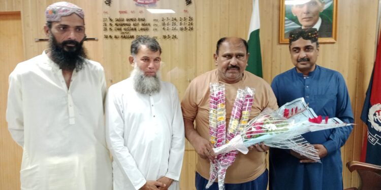 ملیرسے کرائم ختم کرنا ہے اور علاقے کو خوشیوں کا گہوارہ بنانا ہے:ایس پی  علی حسن شیخ: پاکستان کی امن اور سالمیت کی خاطر سندھ پولیس کے ساتھ کھڑے ہیں:میاں پرویز اقبال آرائیں