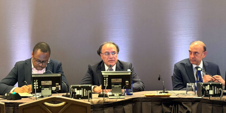 وفاقی وزیر خزانہ کی پاکستان معاشی و مالیاتی پالیسی کا جائزہ سیمینار میں شرکت،عالمی سرمایہ کاروں سے گفتگو کی