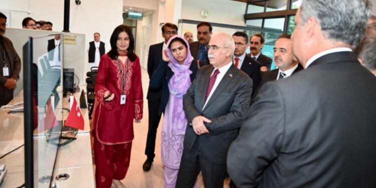 پاکستان میں شہریوں کو مرکزِ نگاہ رکھ کر عدالتی نظام میں کی جانے والی اصلاحات قابلِ تحسین ہیں ، قادر اوزکایا
