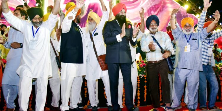 لاہور:سکھ یاتریوں کے اعزاز میں وزیراعلیٰ پنجاب مریم نواز کی جانب سے حضوری باغ میں شاندار تقریب