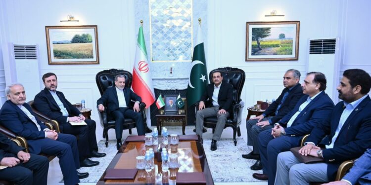 فیلڈ مارشل سیدعاصم منیر سے ایرانی وزیر خارجہ ڈاکٹر سید عباس عراقچی کی ملاقات