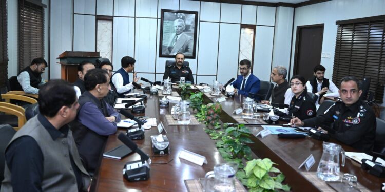 آئی جی سندھ جاوید عالم اوڈھو کا شعبہ اسپیشل برانچ کے ہیڈکواٹر کا دورہ