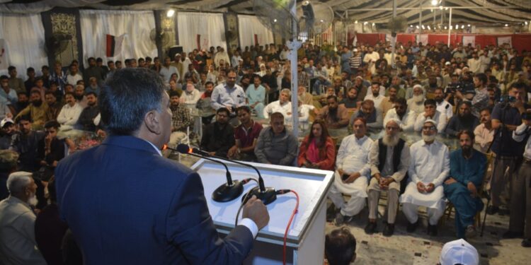 مہاجر ایک قوم، ملکی وسائل پر مہاجروں کا حق تسلیم کیا جائے۔آفاق احمد