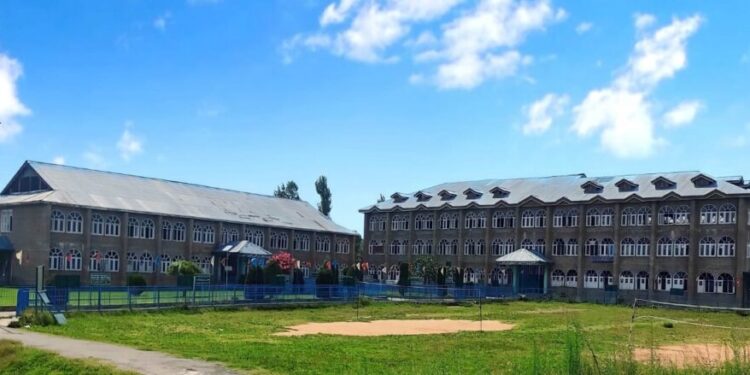 مقبوضہ کشمیر ، بھارتی حکومت نے جامعہ سراج العلوم کو غیر قانونی ادارہ قرار دیدیا، اثاثے ضبط کرنے کا حکم