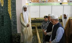 وزیراعظم شہباز شریف کی روضۂ رسول صلی اللہ علیہ وسلم پر حاضری ،ملک و قوم کی ترقی، خوشحالی ، دنیا بھر میں امن و آشتی کیلئے دعائیں کیں