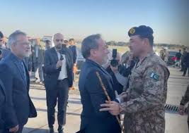 چیف آف آرمی سٹاف عاصم منیرثالثی کوششوں کے سلسلے میں وفد کے ہمراہ تہران پہنچ گئے