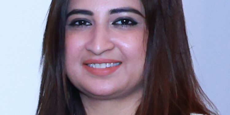 ضیاء الدین یونیورسٹی کی پروفیسر ڈاکٹر سمیرا پنجوانی پاکستان کی پہلی ڈوئل پی ایچ ڈ نرس بن گئیں