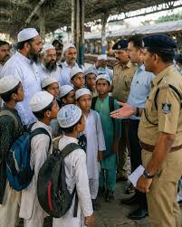 پولیس نے ہمارے بچوں کو مسلمان ہونے پر نشانہ بنایا، والدین