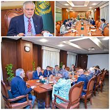 نائب وزیراعظم سینیٹر محمد اسحاق ڈار کی زیر صدارت اجلاس، سیکرٹری خارجہ آمنہ بلوچ اور وزارت خارجہ کے سینئر حکام کی شرکت