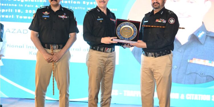 آئی جی سندھ جاویدعالم اوڈھوکی ٹریفک پولیس کراچی کی جانب سے نئے ٹریفک مانیٹرنگ سسٹم  سے متعلق آگاہی کے لئے منعقدہ تقریب میں شرکت۔