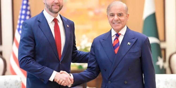 وزیر اعظم شہباز شریف نے امریکا اور ایران کے وفود کے تعمیری انداز میں بات چیت کے عزم کو سراہا