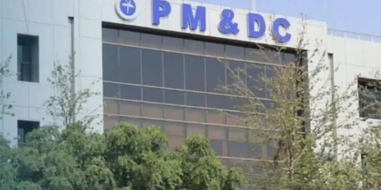 پی ایم ڈی سی کی ابتدائی سماعتیں مکمل، میڈیکل طالبات کی خودکشی کے کیسز ڈسپلنری کمیٹی کے سپرد