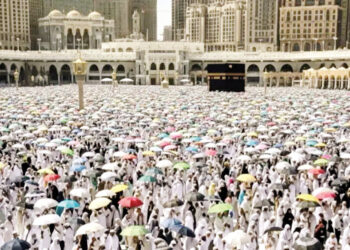 حج سے قبل آخری جمعہ: مسجد الحرام میں 15 لاکھ سے زائد عازمین نے نماز ادا کی