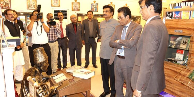 وفاقی وزیر خالد مقبول صدیقی نے نیشنل بک میوزیم کا افتتاح کر دیا