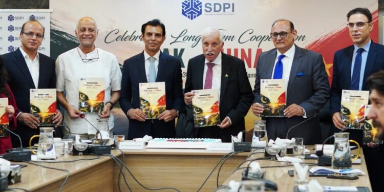 پائیدار ترقی کیلئے بیوروکریٹک اصلاحات اور پالیسیوں کا تسلسل ناگزیرہے، وفاقی وزیر قیصر احمد شیخ