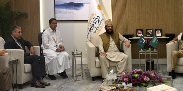 وفاقی وزیر مذہبی امور کی سعودی ہم منصب سے اہم ملاقات، حج انتظامات اور آئندہ کی حکمت عملی پر تفصیلی تبادلہ خیال