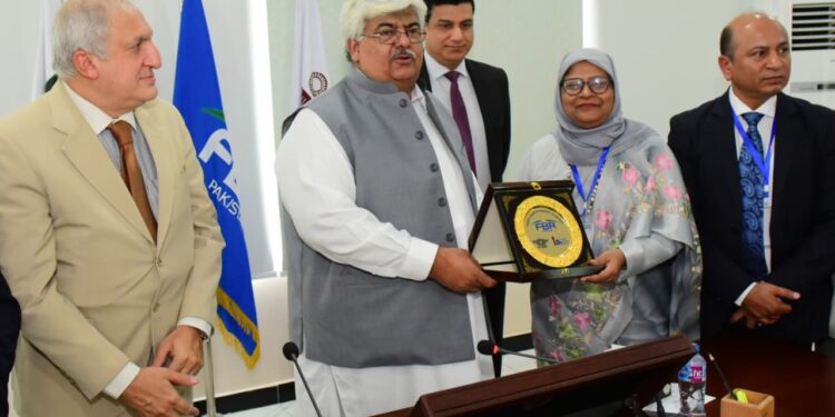 , پاکستان اور بنگلہ دیش تاریخی روابط اور انتظامی و گورننس کے مشترکہ ورثے کے حامل ہیں۔ چیئرمین ایف بی آر راشد محمود لنگڑیال