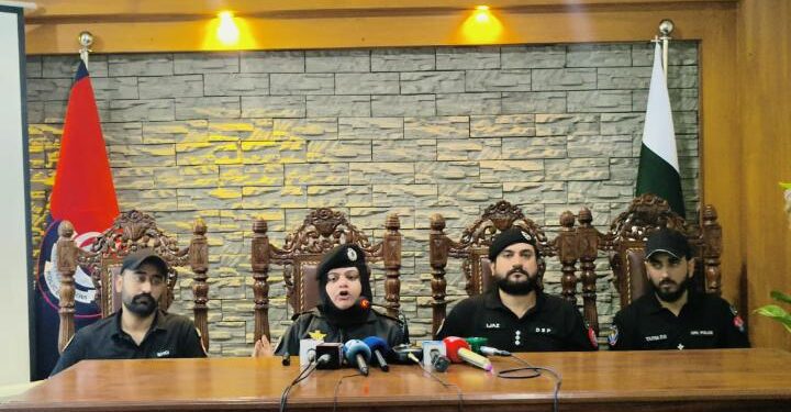 فقیر آباد ڈویژن پولیس کی اہم کارروائی، غیر ملکی باشندوں کو پاکستانی شناختی دستاویزات بنانے والا منظم گینگ بے نقاب