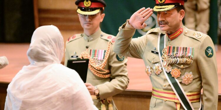 شہداء اور غازی قوم کا ہمیشہ قائم رہنے والا فخر ہیں، شہداء کی عزت اور قربانی ہر پاکستانی کے لیے مقدس امانت ہے۔فیلڈ مارشل سید عاصم منیر